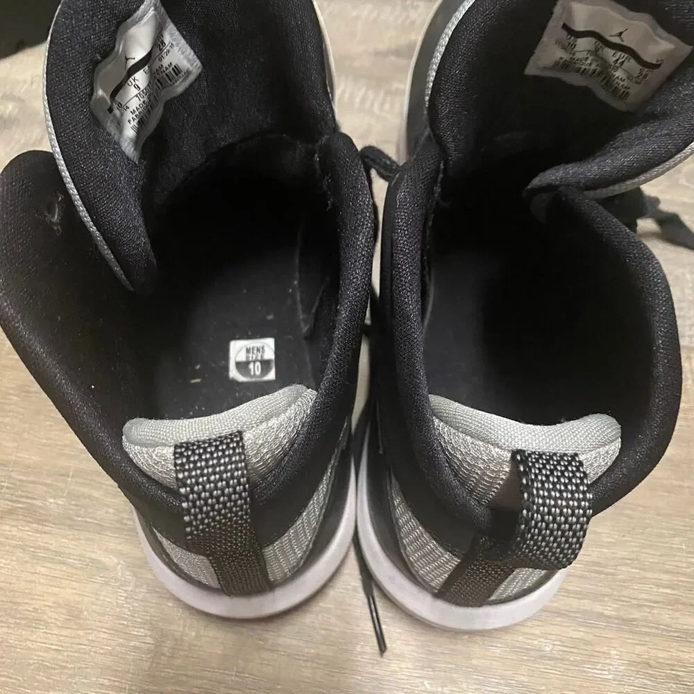 Jordan Men's Black and Grey Trainers